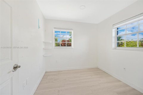 House in Miami, Florida 3 bedrooms, 106.47 sq.m. № 2088305 - photo 16