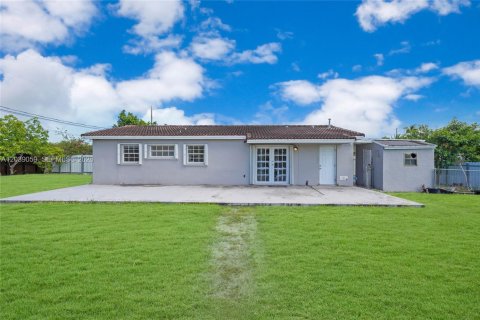 House in Miami, Florida 3 bedrooms, 106.47 sq.m. № 2088305 - photo 21
