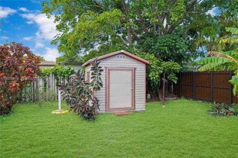 House in Miami, Florida 3 bedrooms, 106.47 sq.m. № 2088305 - photo 25