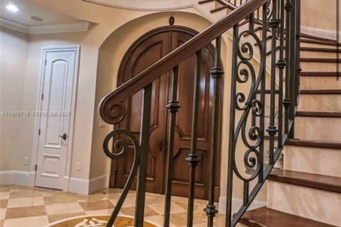 Casa en venta en Miami, Florida, 6 dormitorios, 860.65 m2 № 2020938 - foto 19