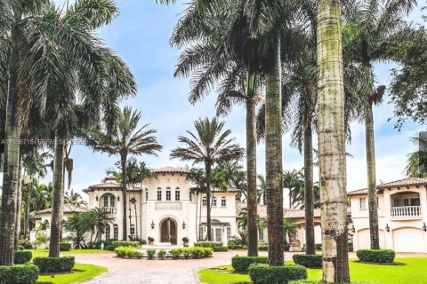House in Miami, Florida 6 bedrooms, 860.65 sq.m. № 2020938