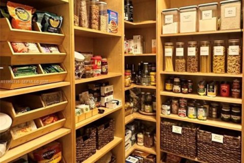 Casa en venta en Miami, Florida, 6 dormitorios, 860.65 m2 № 2020938 - foto 10