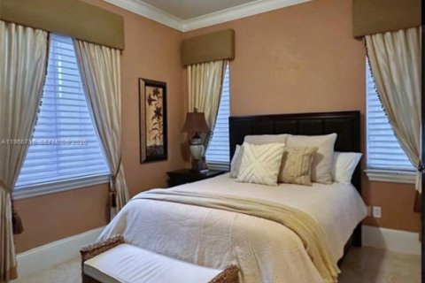 Casa en venta en Miami, Florida, 6 dormitorios, 860.65 m2 № 2020938 - foto 29