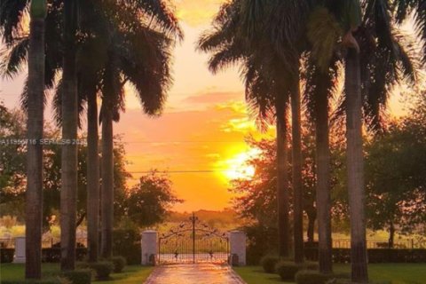 Casa en venta en Miami, Florida, 6 dormitorios, 860.65 m2 № 2020938 - foto 13