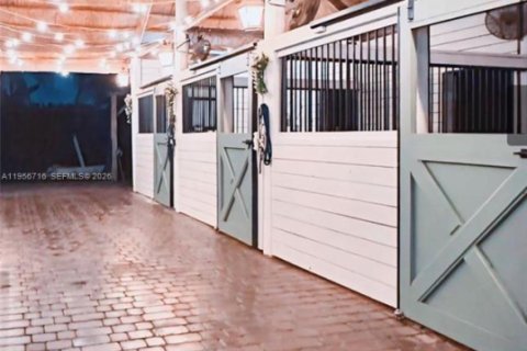 Casa en venta en Miami, Florida, 6 dormitorios, 860.65 m2 № 2020938 - foto 12