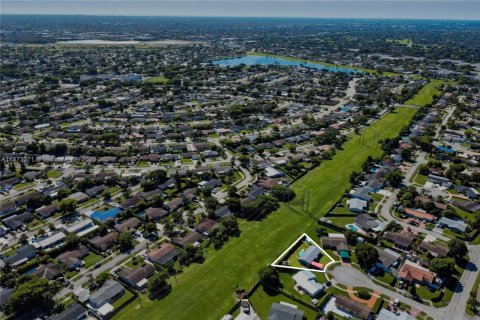 Villa ou maison à vendre à Miami, Floride: 4 chambres, 142.79 m2 № 1921127 - photo 28