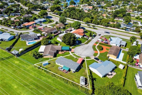 Villa ou maison à vendre à Miami, Floride: 4 chambres, 142.79 m2 № 1921127 - photo 27