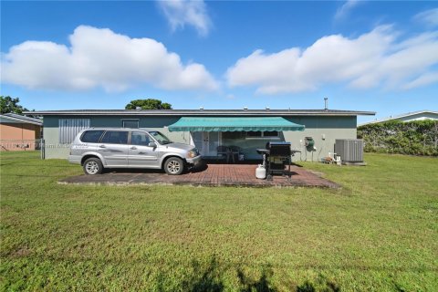 Villa ou maison à vendre à Miami, Floride: 4 chambres, 142.79 m2 № 1921127 - photo 21