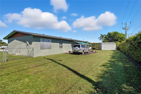 Villa ou maison à vendre à Miami, Floride: 4 chambres, 142.79 m2 № 1921127 - photo 19