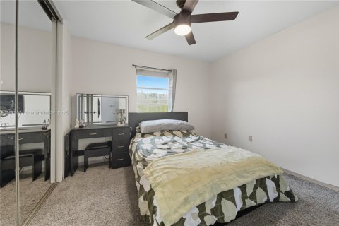 Villa ou maison à vendre à Miami, Floride: 4 chambres, 142.79 m2 № 1921127 - photo 13