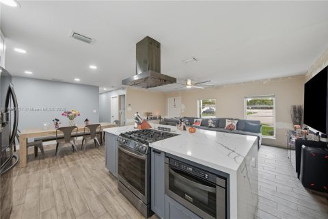 Villa ou maison à vendre à Miami, Floride: 4 chambres, 142.79 m2 № 1921127 - photo 5