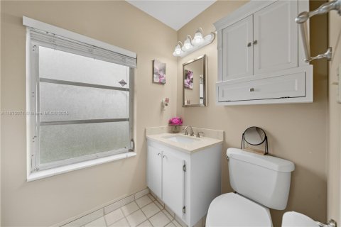 Villa ou maison à vendre à Miami, Floride: 4 chambres, 142.79 m2 № 1921127 - photo 11