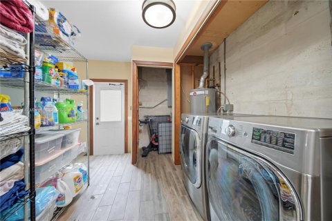 Villa ou maison à vendre à Miami, Floride: 4 chambres, 142.79 m2 № 1921127 - photo 17