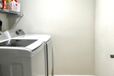 Снять в аренду кондоминиум в Помпано-Бич, Флорида 2 спальни, 107.77м2, № 1031942 - фото 1