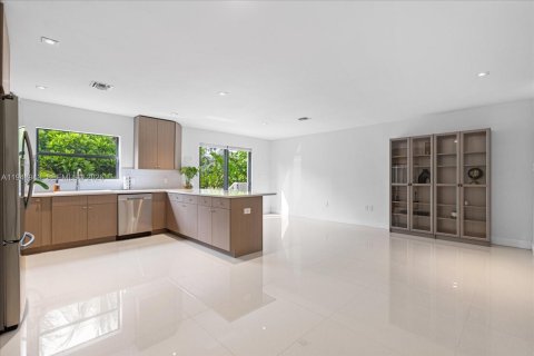 Touwnhouse à vendre à Fort Lauderdale, Floride: 3 chambres, 185.06 m2 № 2152924 - photo 7