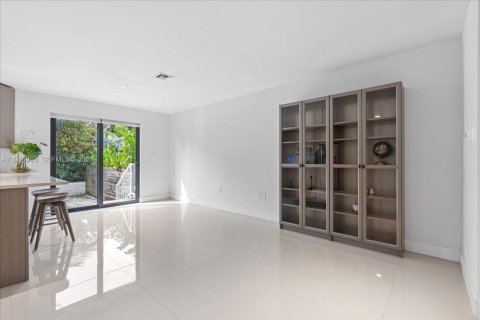 Touwnhouse à vendre à Fort Lauderdale, Floride: 3 chambres, 185.06 m2 № 2152924 - photo 13