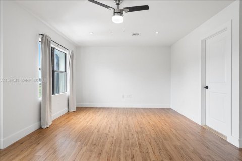 Touwnhouse à vendre à Fort Lauderdale, Floride: 3 chambres, 185.06 m2 № 2152924 - photo 19