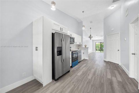 Купить кондоминиум в Санрайз, Флорида 2 спальни, 83.52м2, № 1898334 - фото 2