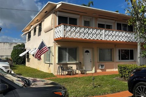 Condominio en alquiler en Hallandale Beach, Florida, 2 dormitorios, 78.78 m2 № 1991403 - foto 2