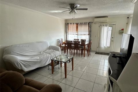 Condominio en alquiler en Hallandale Beach, Florida, 2 dormitorios, 78.78 m2 № 1991403 - foto 9