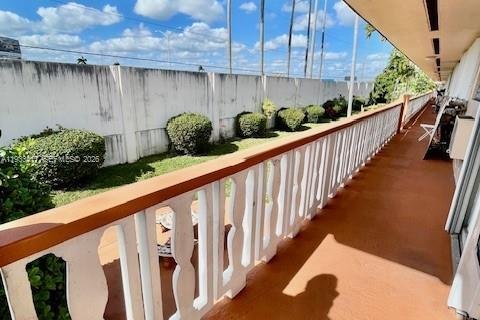 Copropriété à louer à Hallandale Beach, Floride: 2 chambres, 78.78 m2 № 1991403 - photo 14