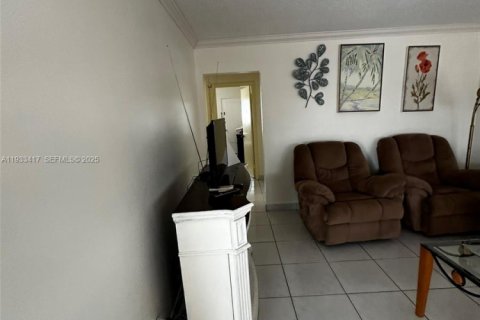 Condominio en alquiler en Hallandale Beach, Florida, 2 dormitorios, 78.78 m2 № 1991403 - foto 5