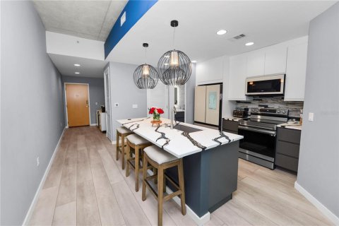 Condo in Tampa, Florida, 1 bedroom  № 1565071 - photo 2
