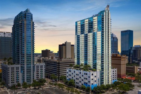 Condo in Tampa, Florida, 1 bedroom  № 1565071 - photo 1