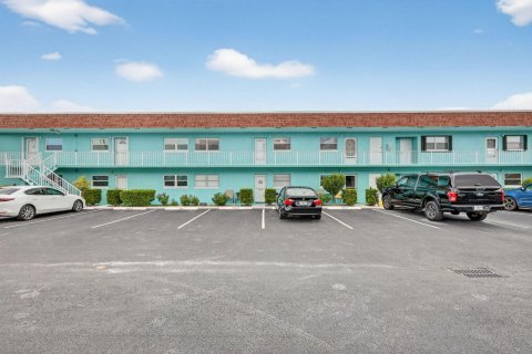 Condo in St. Lucie, Florida, 2 bedrooms № 2082202 - photo 4