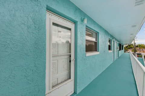 Condo in St. Lucie, Florida, 2 bedrooms № 2082202 - photo 5