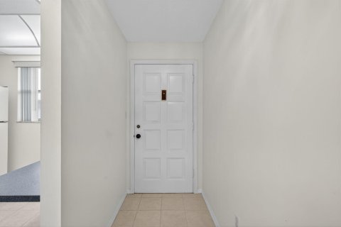 Condo in St. Lucie, Florida, 2 bedrooms № 2082202 - photo 6