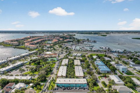 Condo in St. Lucie, Florida, 2 bedrooms № 2082202 - photo 2