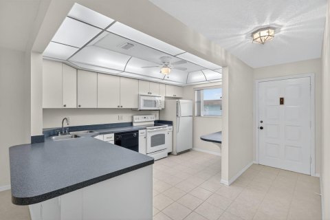 Condo in St. Lucie, Florida, 2 bedrooms № 2082202 - photo 7