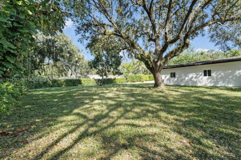 House in Miami, Florida 4 bedrooms, 243.87 sq.m. № 2007331 - photo 29