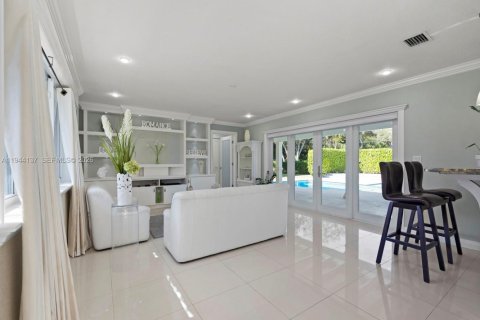 House in Miami, Florida 4 bedrooms, 243.87 sq.m. № 2007331 - photo 3