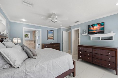 House in Miami, Florida 4 bedrooms, 243.87 sq.m. № 2007331 - photo 16