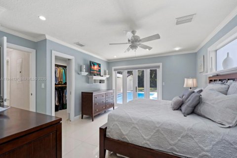 House in Miami, Florida 4 bedrooms, 243.87 sq.m. № 2007331 - photo 15