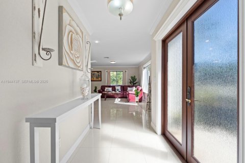 House in Miami, Florida 4 bedrooms, 243.87 sq.m. № 2007331 - photo 8