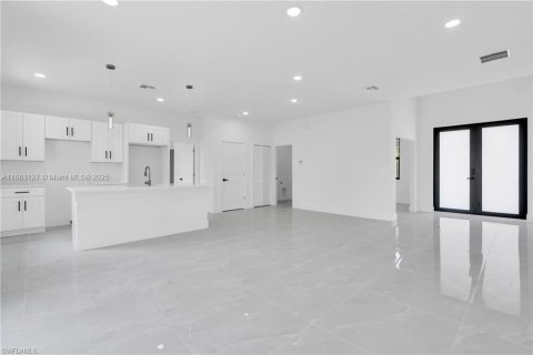 Casa en venta en Lehigh Acres, Florida, 3 dormitorios № 1932062 - foto 10