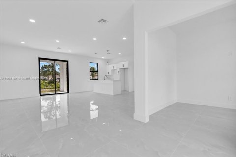 Casa en venta en Lehigh Acres, Florida, 3 dormitorios № 1932062 - foto 17