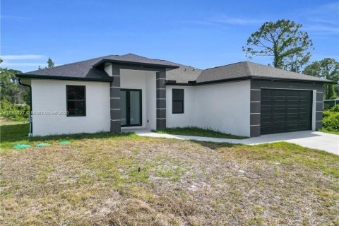 Casa en venta en Lehigh Acres, Florida, 3 dormitorios № 1932062 - foto 4