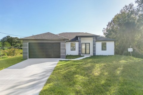 Casa en venta en Lehigh Acres, Florida, 3 dormitorios № 1932062 - foto 1