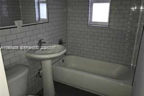 Снять в аренду квартиру в Майами-Бич, Флорида 976.03м2, № 2057186 - фото 3