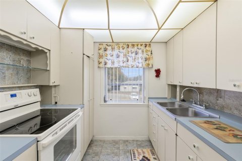 Townhouse in Saint Petersburg, Florida 1 bedroom, 68.28 sq.m. № 2097856 - photo 12