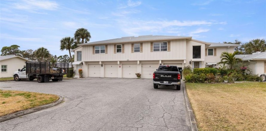 Townhouse in Saint Petersburg, Florida 1 bedroom, 68.28 sq.m. № 2097856