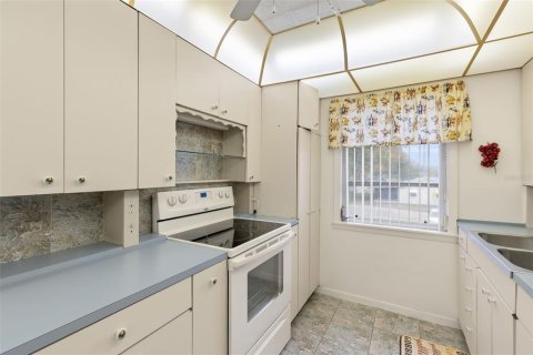 Townhouse in Saint Petersburg, Florida 1 bedroom, 68.28 sq.m. № 2097856 - photo 11