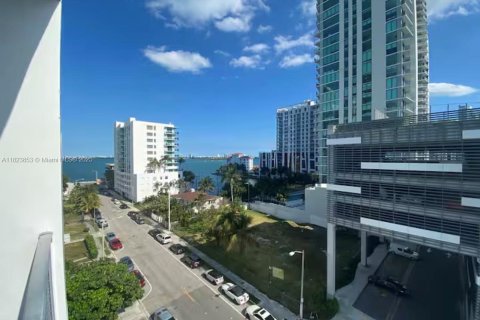 Купить кондоминиум в Майами, Флорида 2 спальни, 77.67м2, № 2035224 - фото 7