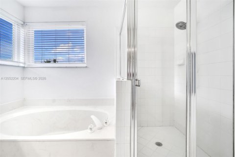Купить виллу или дом в Пемброк-Пайнс, Флорида 4 спальни, 233.46м2, № 2150407 - фото 16