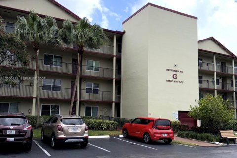 Condo in Pembroke Pines, Florida, 1 bedroom  № 2072259