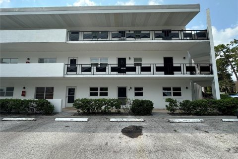 Condo in Winter Haven, Florida, 3 bedrooms № 2275637